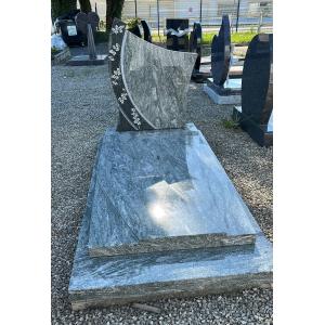 Monument n°8 en KUPPAM GREEN et REGAL BLACK